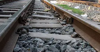 নারায়ণগঞ্জে ট্রেনে কাটা পড়ে অজ্ঞাত যুবকের মৃত্যু